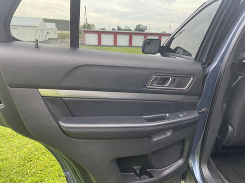 Used 2018 Ford Explorer XLT w/ Equipment Group 201A AWD/4WD image 22