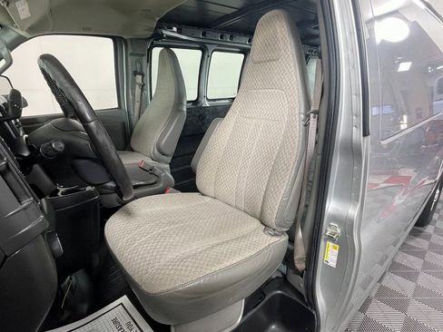 Used 2017 Chevrolet Express 3500 Extended image 20