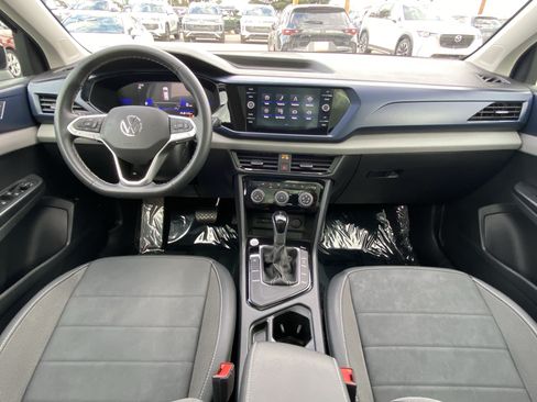 Used 2023 Volkswagen Taos SE w/ Panoramic Sunroof Package FWD image 27