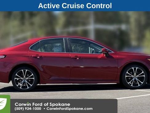 Used 2018 Toyota Camry SE w/ Moonroof Package FWD image 10