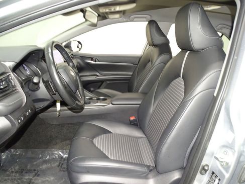 Used 2023 Toyota Camry SE image 10