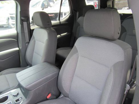 Certified 2023 Chevrolet Traverse LT FWD image 17