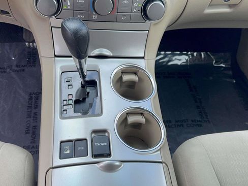 Used 2013 Toyota Highlander Plus image 19