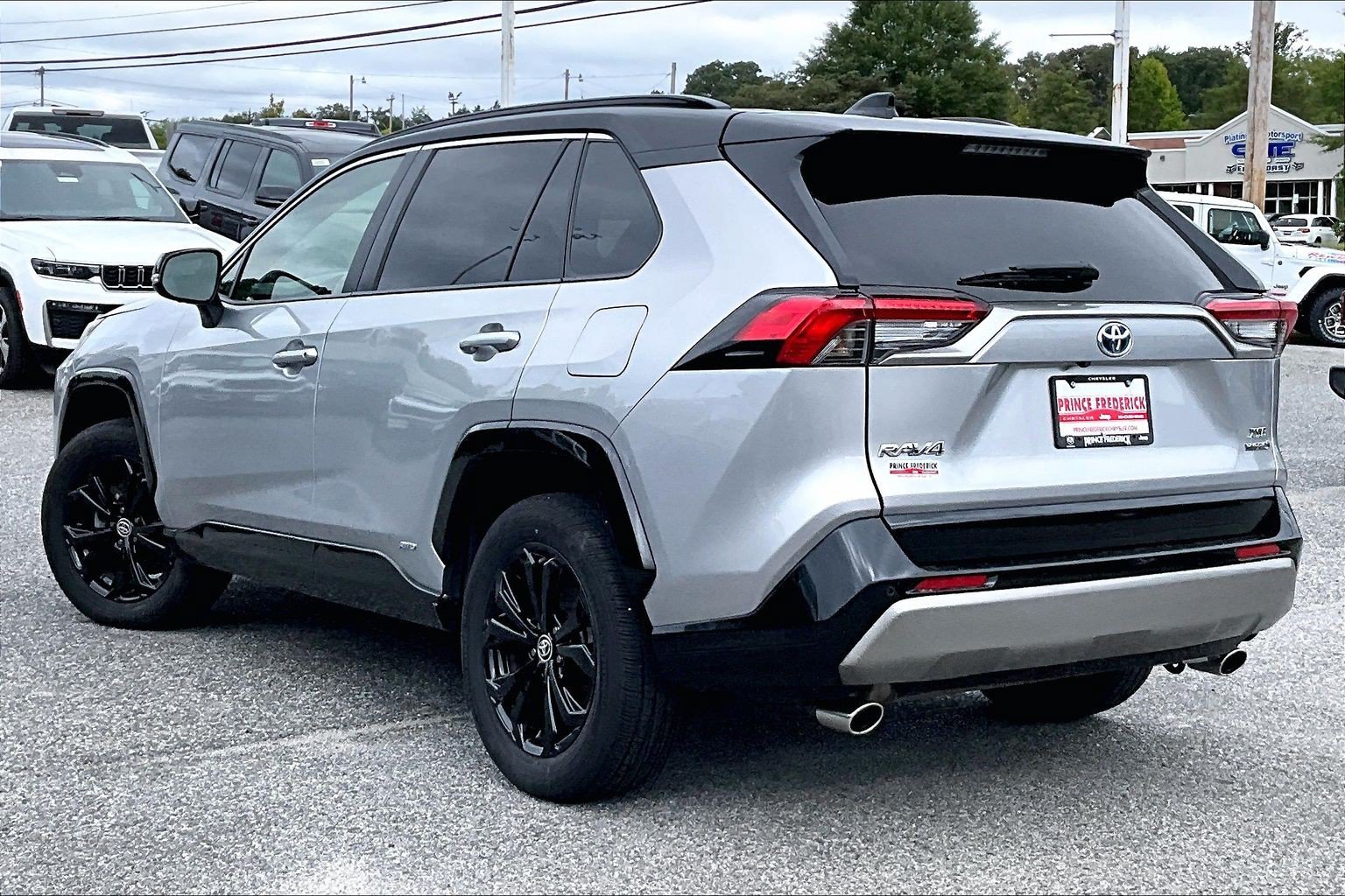 Used 2023 Toyota RAV4 XSE AWD/4WD image 9