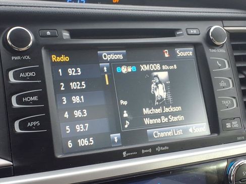 Used 2017 Toyota Highlander XLE image 8