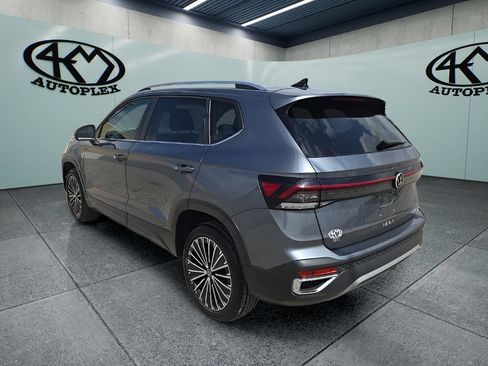 Used 2025 Volkswagen Taos SE FWD image 5