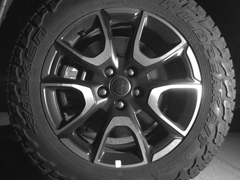 Used 2025 Jeep Compass Trailhawk image 12