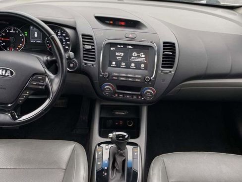 Used 2017 Kia Forte EX image 2