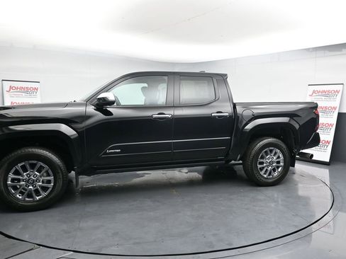 Used 2024 Toyota Tacoma Limited w/ Limited Package (LT) image 5