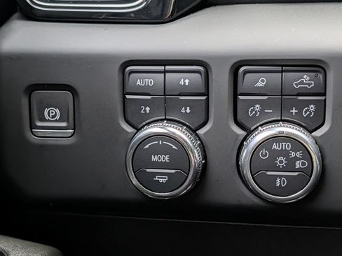 Used 2024 GMC Sierra 1500 AT4 w/ Technology Package AWD/4WD image 40