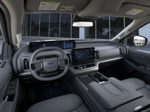 New 2026 Ford Expedition Active image 9