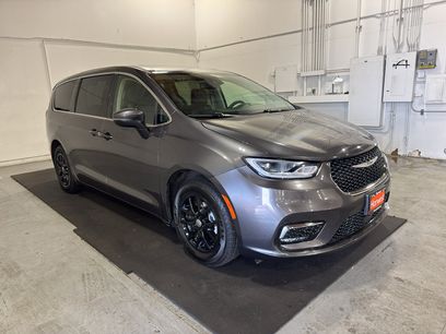 Used 2023 Chrysler Pacifica Touring-L