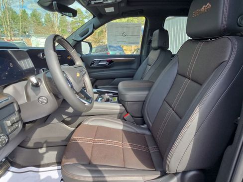 New 2026 Chevrolet Suburban High Country AWD/4WD image 16