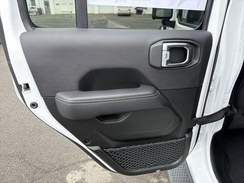 Used 2023 Jeep Wrangler Unlimited Sahara w/ Cold Weather Group AWD/4WD image 13