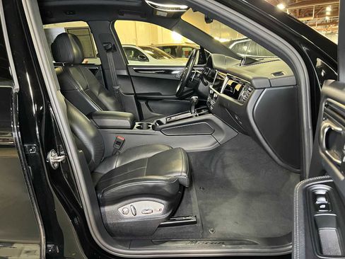 Used 2024 Porsche Macan image 24