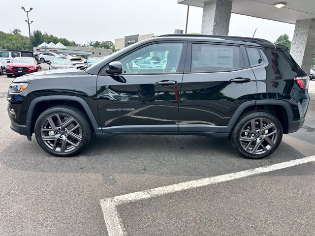 New 2025 Jeep Compass Limited w/ Sun & Sound Group AWD/4WD image 8