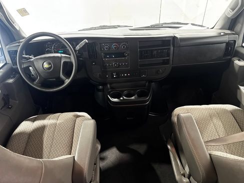 Used 2025 Chevrolet Express 3500 LT w/ LT Preferred Equipment Group RWD image 21