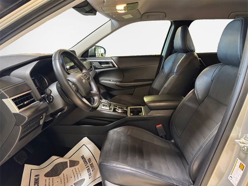 Used 2022 Mitsubishi Outlander SE image 12