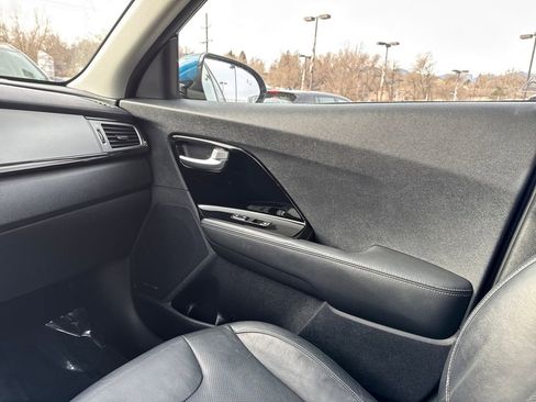 Used 2017 Kia Niro Touring image 37