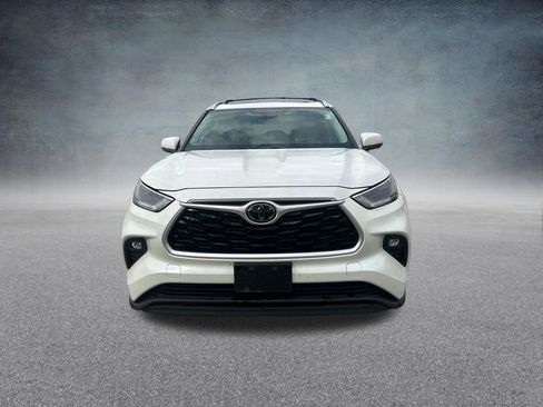 Used 2021 Toyota Highlander XLE image 10