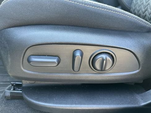 Certified 2023 Chevrolet Equinox LT FWD image 16