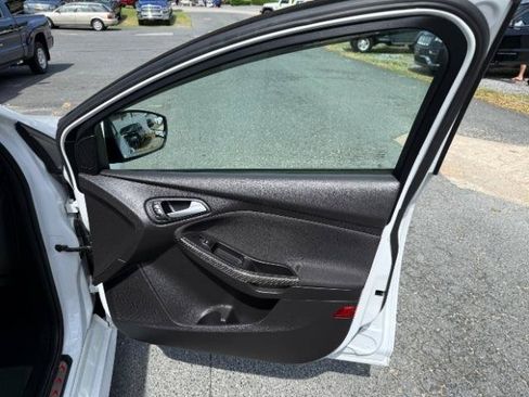 Used 2017 Ford Focus ST w/ Equipment Group 402A FWD image 9
