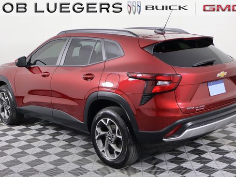 Certified 2024 Chevrolet Trax LT w/ LT Convenience Package image 5