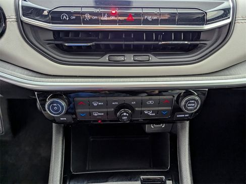 Certified 2024 Jeep Compass Limited image 24