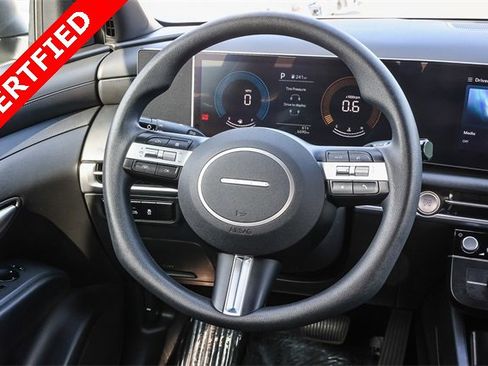 Certified 2025 Hyundai Santa Cruz SE image 16