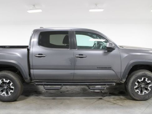 Used 2021 Toyota Tacoma TRD Off-Road image 12