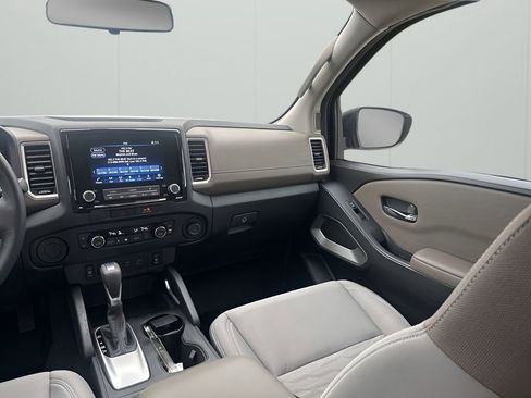 Used 2022 Nissan Frontier SV image 24