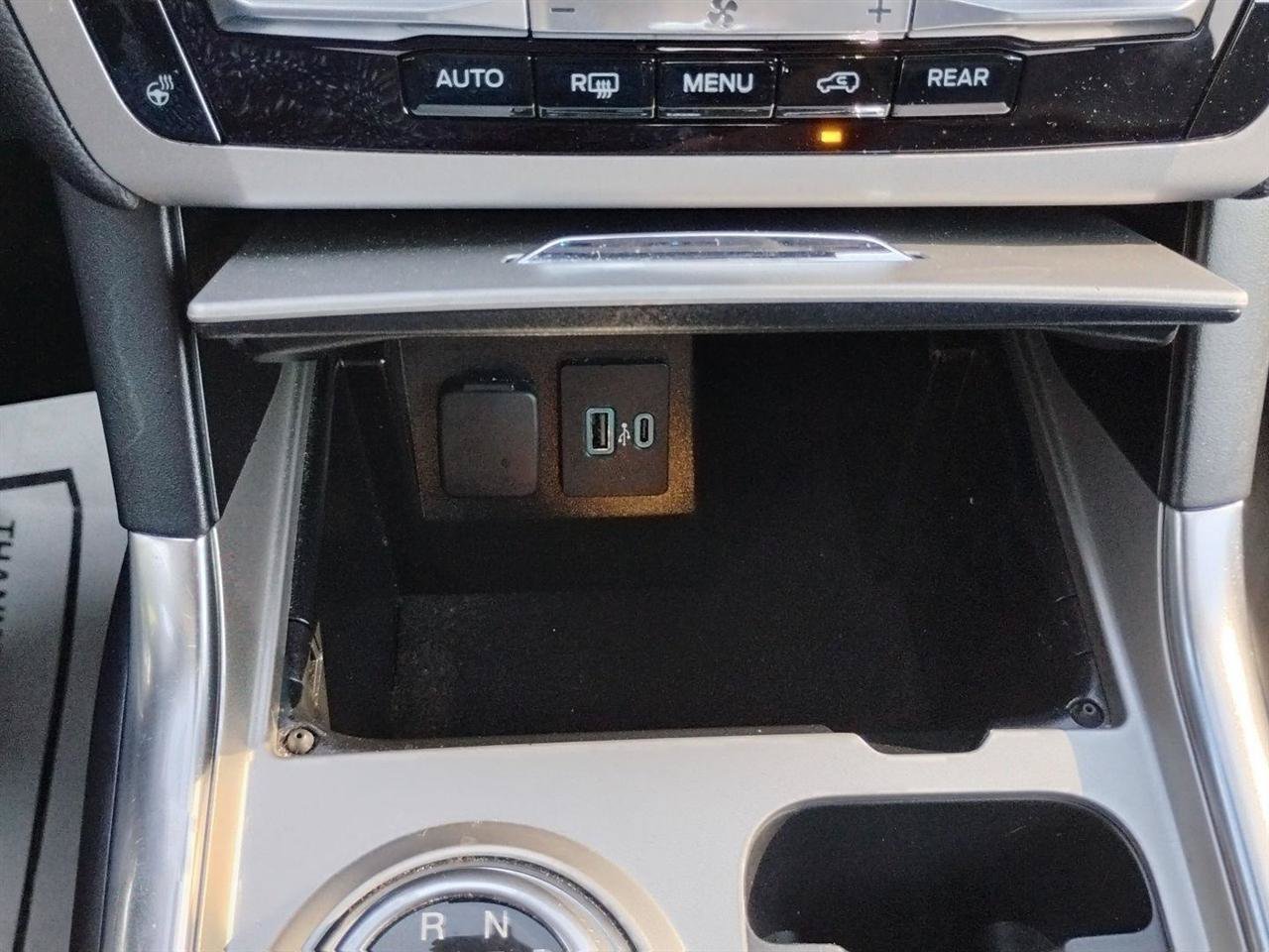 Used 2024 Ford Explorer XLT w/ Equipment Group 202A RWD image 34