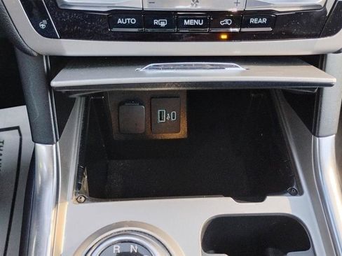 Used 2024 Ford Explorer XLT w/ Equipment Group 202A RWD image 34