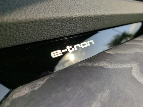 Certified 2023 Audi e-tron Premium w/ Convenience Plus Package AWD/4WD image 38