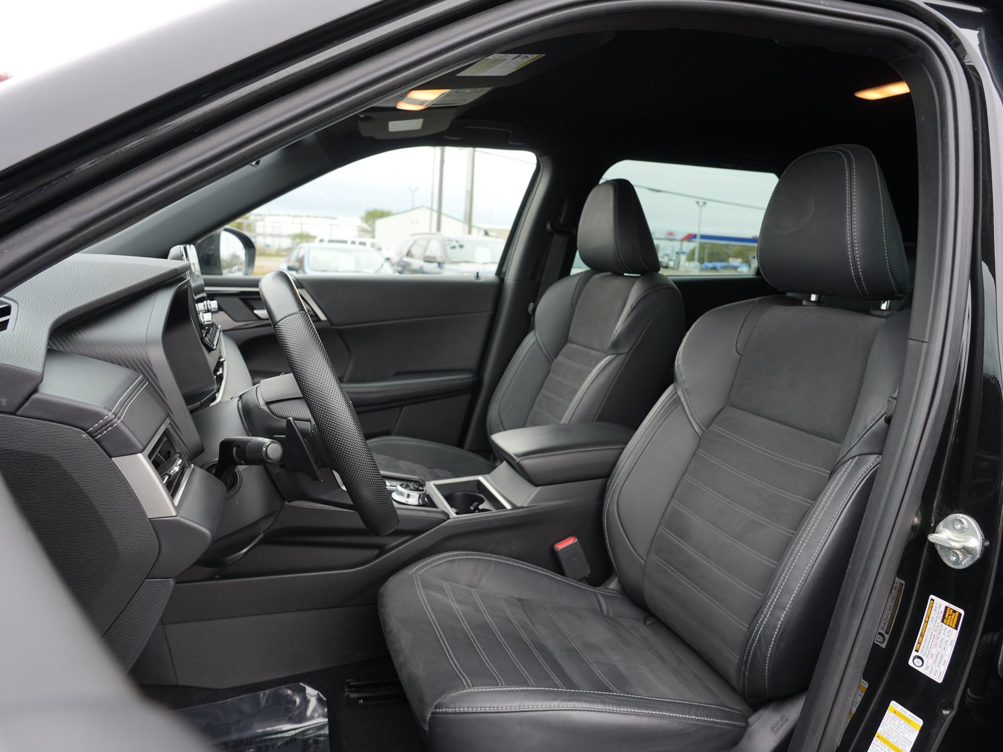 Used 2023 Mitsubishi Outlander SE Black Edition AWD/4WD image 13