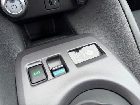 Used 2025 Nissan Leaf S FWD image 26