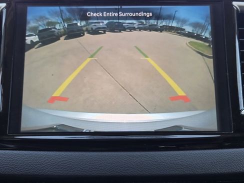 Used 2024 Chrysler Pacifica Touring-L FWD image 7
