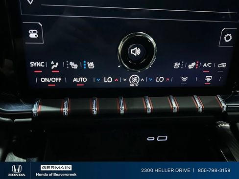 Used 2025 GMC Yukon AT4 AWD/4WD image 24
