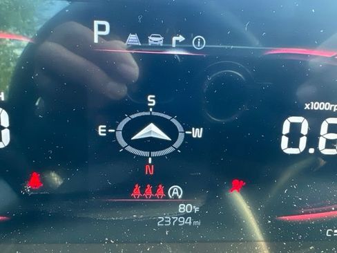 Used 2025 Kia Sportage EX w/ Premium Package FWD image 11
