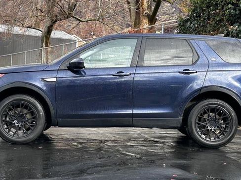Used 2017 Land Rover Discovery Sport SE image 2