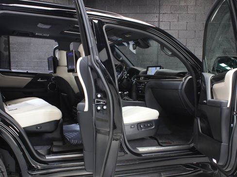 Used 2019 Lexus LX 570 4WD w/ Inspiration Series image 25