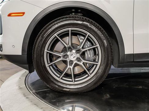 Certified 2026 Porsche Cayenne AWD/4WD image 14
