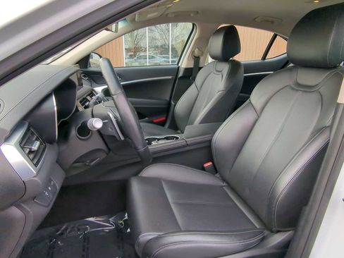 Used 2024 Genesis G70 2.5T image 17