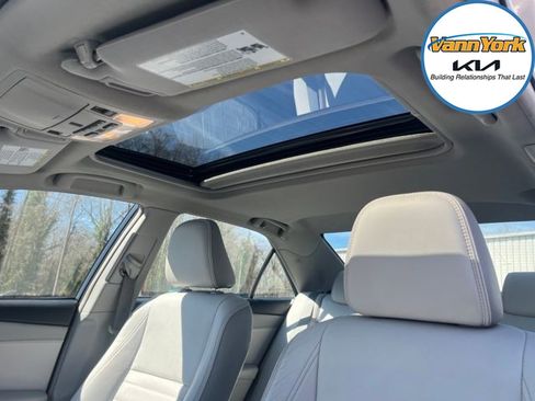 Used 2017 Toyota Camry XLE w/ Moonroof Package image 27