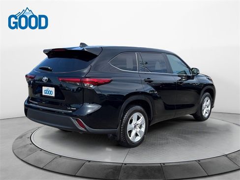 Used 2023 Toyota Highlander LE image 5