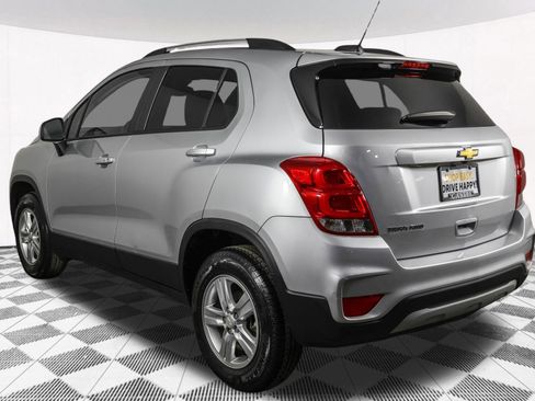 Used 2022 Chevrolet Trax LT w/ LT Convenience Package image 17