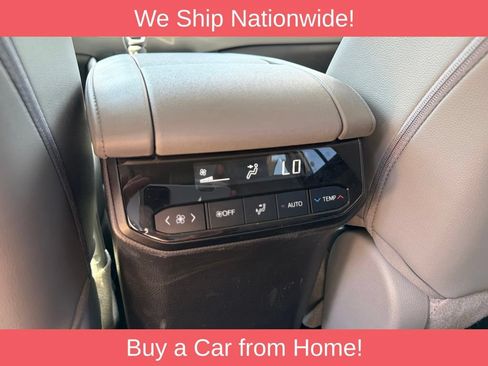 Used 2021 Toyota Highlander XLE AWD/4WD image 25