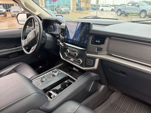 Used 2022 Ford Expedition XLT AWD/4WD image 18