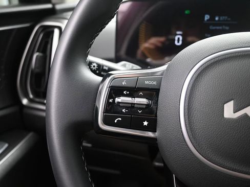 Used 2025 Kia Sorento S w/ Panoramic Sunroof Package FWD image 14