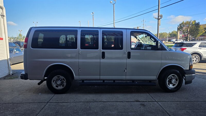 Used 2019 Chevrolet Express 3500 LT w/ LT Preferred Equipment Group RWD image 5